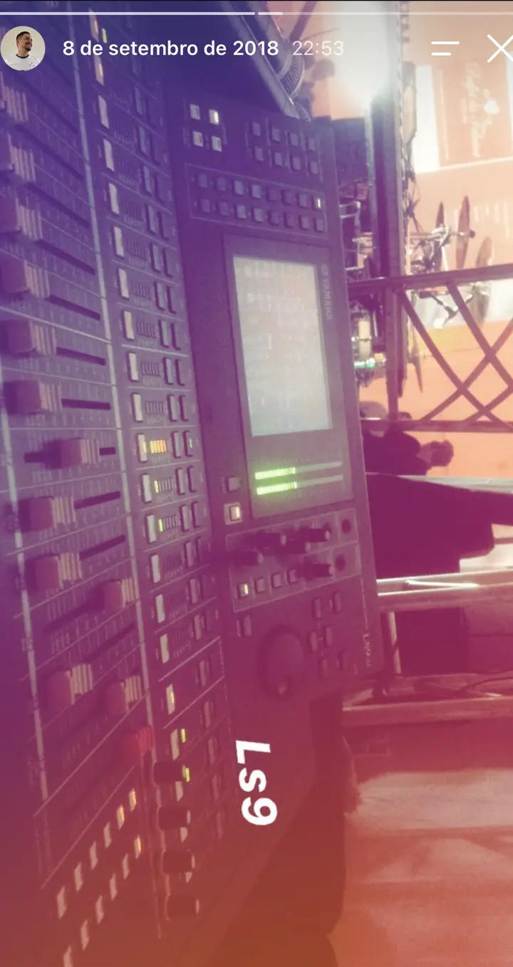 Story do Instagram: Mesa Yamaha LS9 no show.
